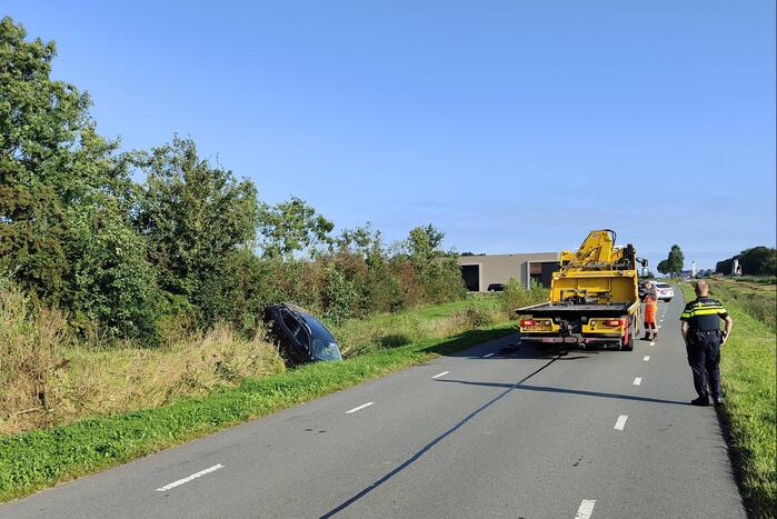 Auto crasht in sloot