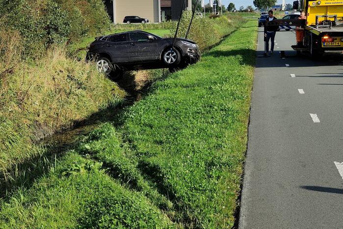 Auto crasht in sloot