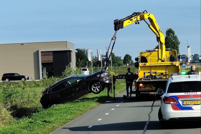 Auto crasht in sloot