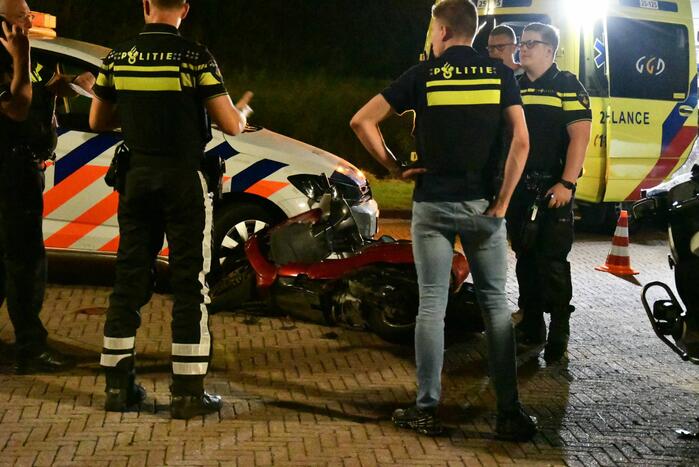 Scooter crasht bij achtervolging