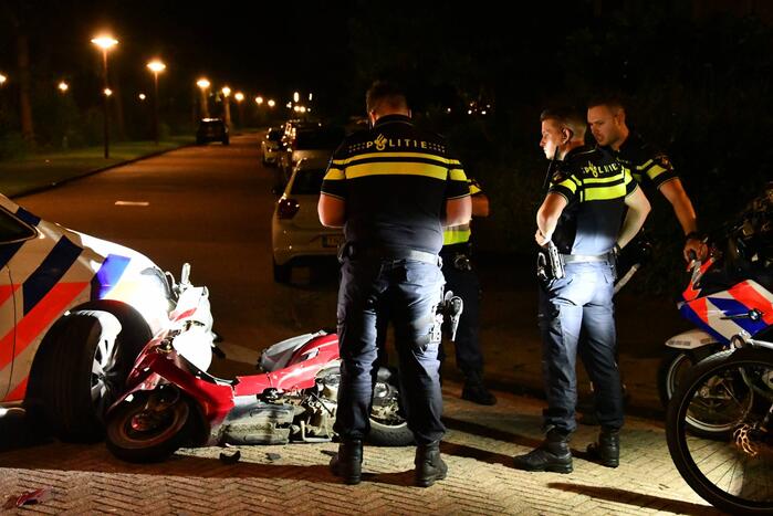 Scooter crasht bij achtervolging
