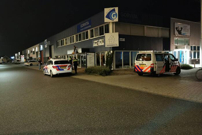 Politie haalt man van dak die vernielingen pleegt