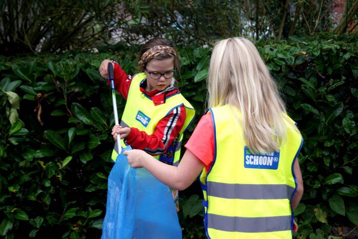 Basisschoolleerlingen speuren naar straatafval