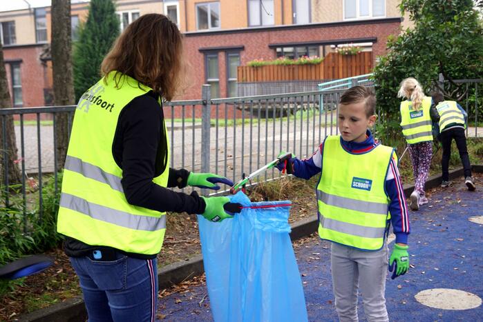 Basisschoolleerlingen speuren naar straatafval