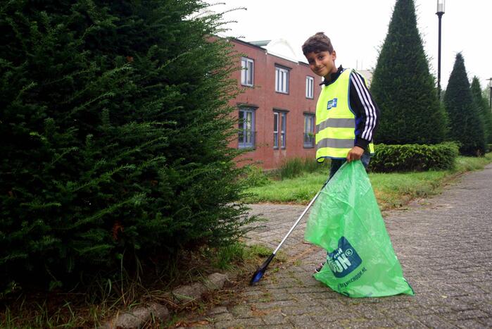 Basisschoolleerlingen speuren naar straatafval