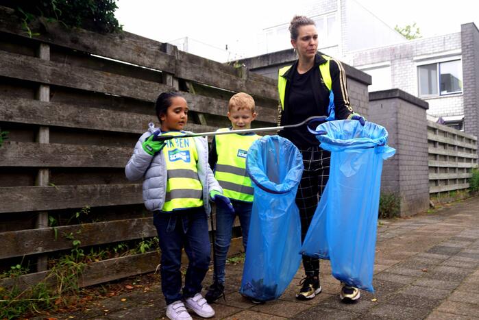 Basisschoolleerlingen speuren naar straatafval