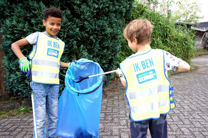Basisschoolleerlingen speuren naar straatafval