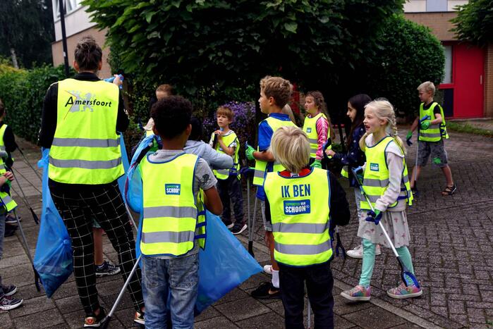 Basisschoolleerlingen speuren naar straatafval