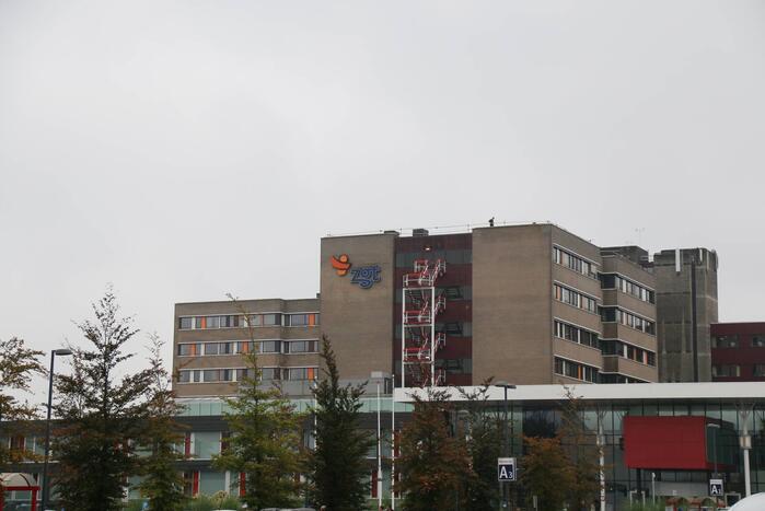 Dode onder verdachte omstandigheden gevonden op parkeerplaats