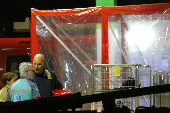 Tankstation en omgeving afgezet door lekkende stof uit vrachtwagen