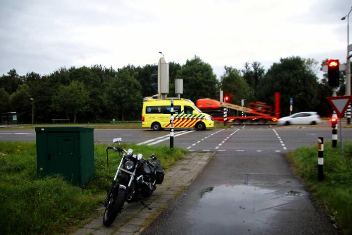 Motorrijder gaat onderuit en raakt gewond