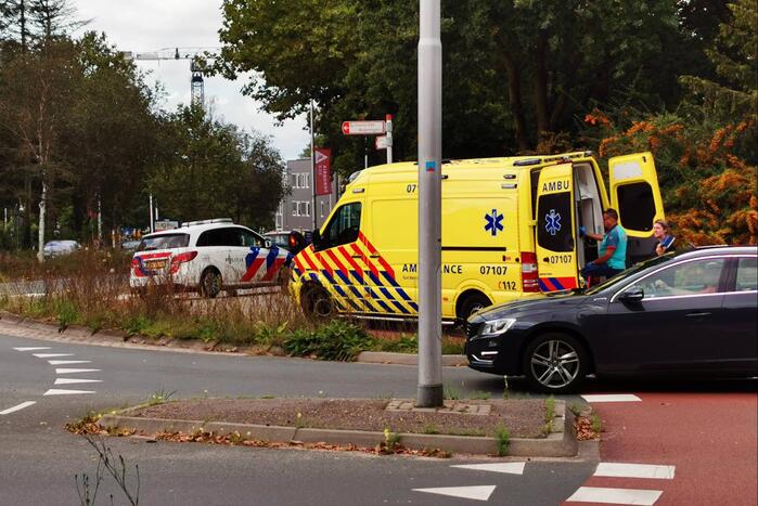 Fietsster schrikt en komt ten val