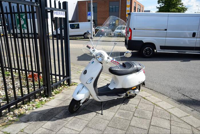 Scooterrijder valt en raakt gewond