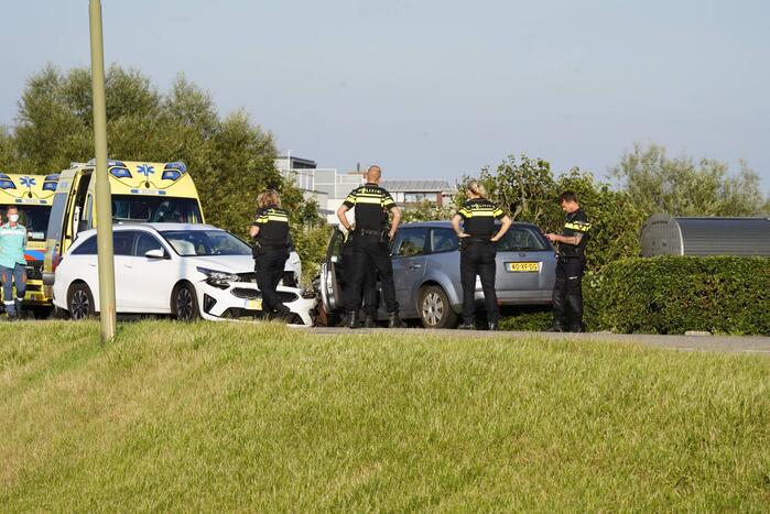 Schade aan personenauto's door frontale botsing