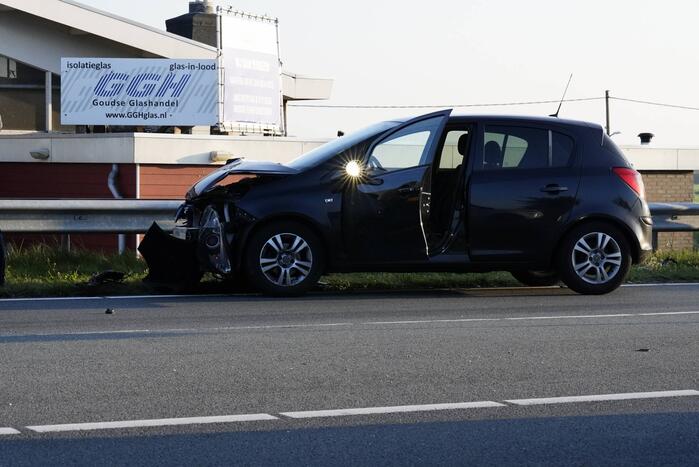 Flinke schade aan personenauto's door kop staart botsing