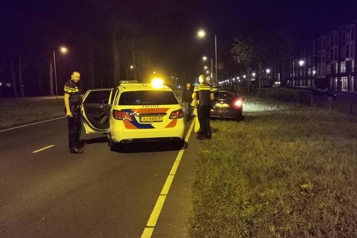 Auto en bromscooter botsen