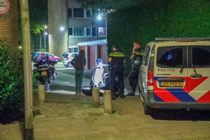 Scooterrijder gaat onderuit tijdens achtervolging