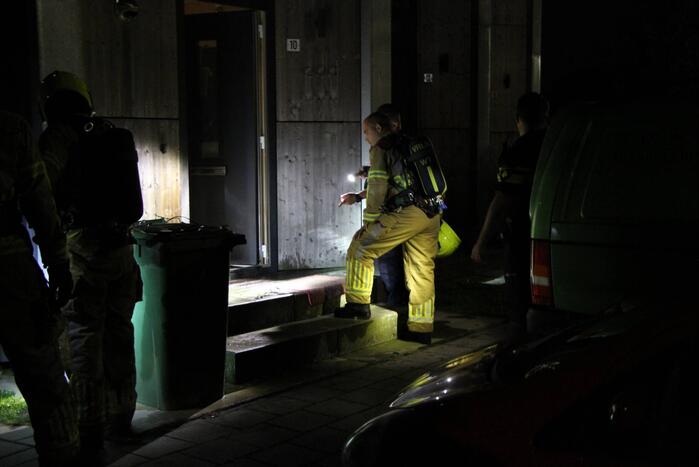 Brandstichting voor deur van woning