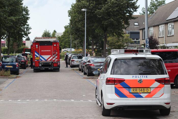Brandweer blust brand in slaapkamer
