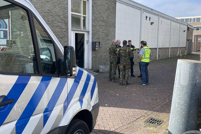 EOD onderzoekt mogelijke explosieve stoffen in bovenwoning