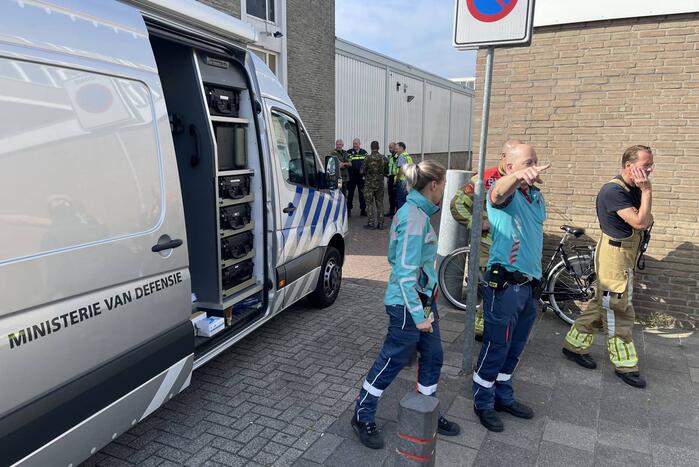 EOD onderzoekt mogelijke explosieve stoffen in bovenwoning