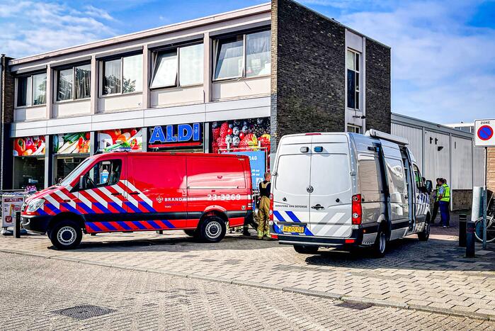 EOD onderzoekt mogelijke explosieve stoffen in bovenwoning