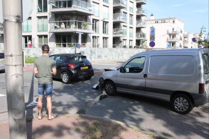 Drie voertuigen betrokken bij botsing