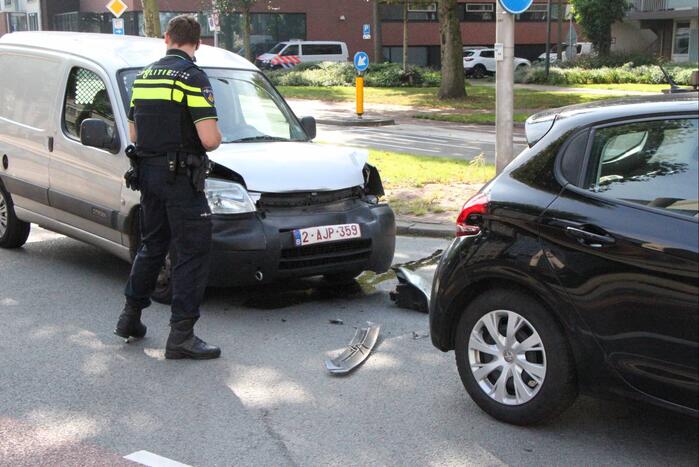 Drie voertuigen betrokken bij botsing