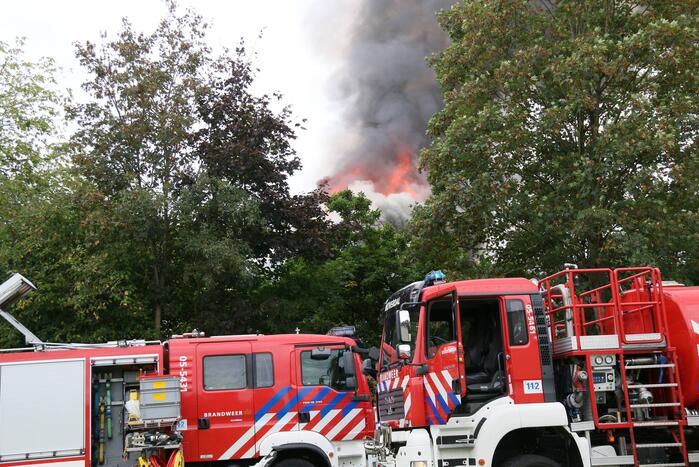 Uitslaande brand bij De Bowlingboerderij