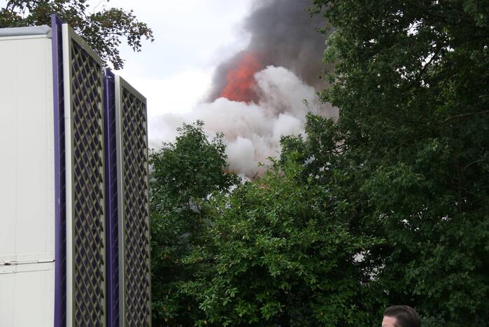 Uitslaande brand bij De Bowlingboerderij