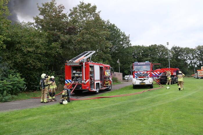 Uitslaande brand bij De Bowlingboerderij