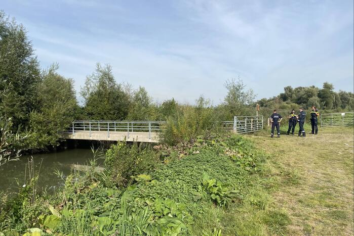 Zoekactie na aantreffen kledingstukken in natuurgebied