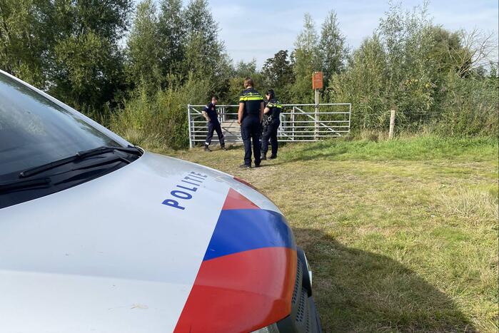 Zoekactie na aantreffen kledingstukken in natuurgebied