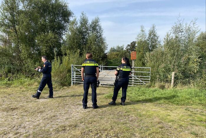 Zoekactie na aantreffen kledingstukken in natuurgebied