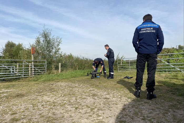 Zoekactie na aantreffen kledingstukken in natuurgebied