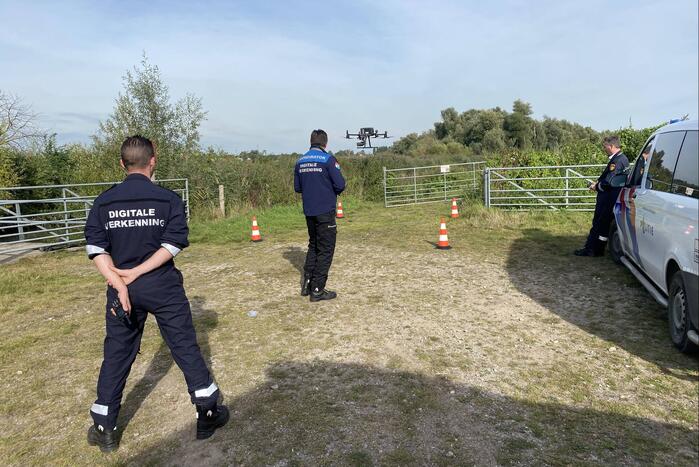 Zoekactie na aantreffen kledingstukken in natuurgebied