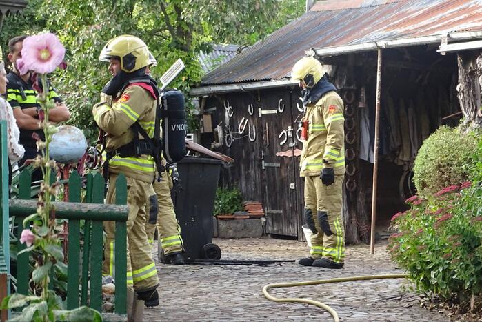 Container in schuur vat vlam