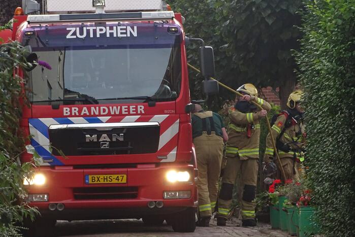 Container in schuur vat vlam