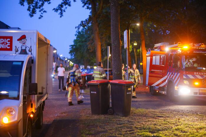 Brandweer doet controle na brand in Picnic-wagen