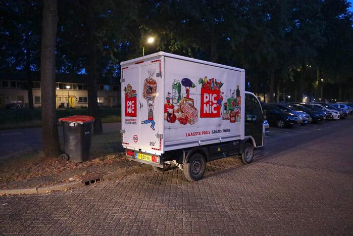 Brandweer doet controle na brand in Picnic-wagen