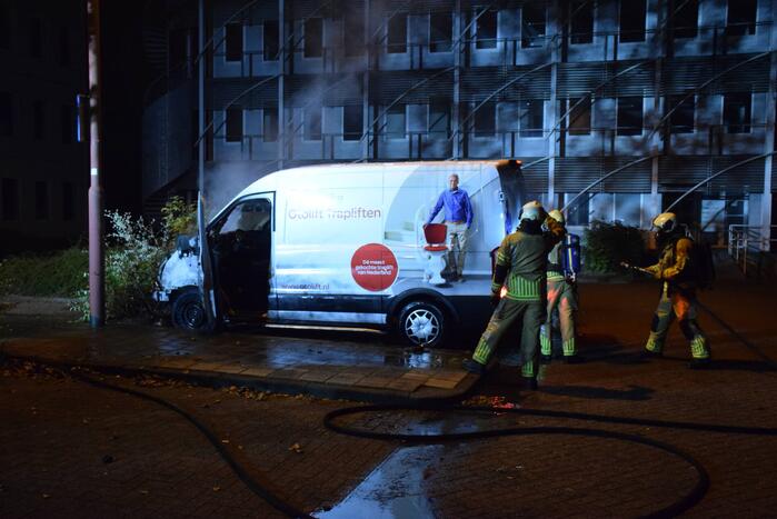 Bestelbus total-loss na brand