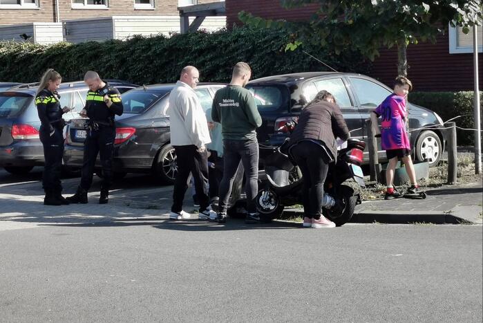 Scooterrijder in botsing met personenauto