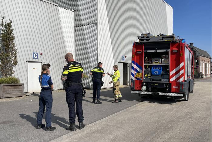 Brand in bedrijfspand snel onder controle