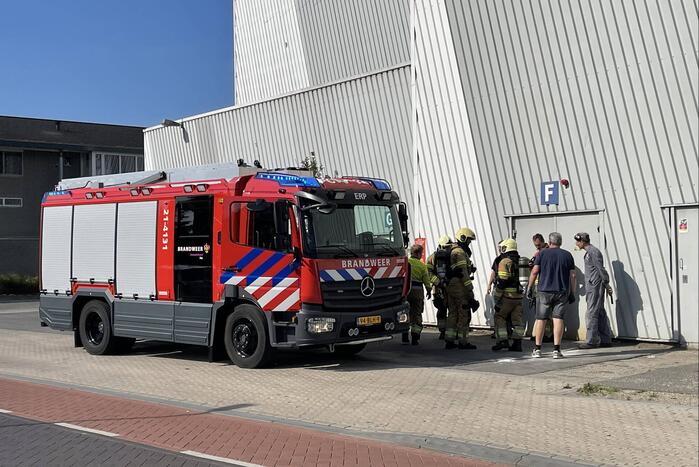 Brand in bedrijfspand snel onder controle