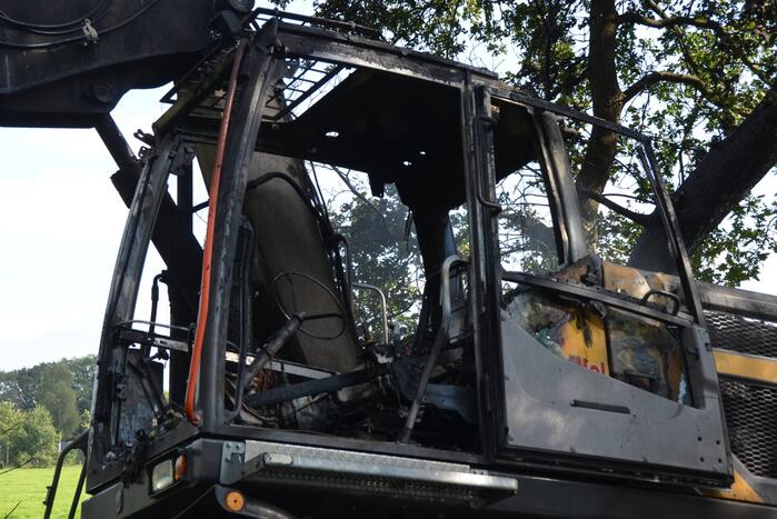 Graafmachine vliegt in brand