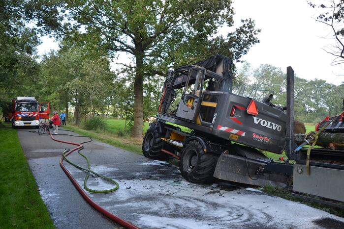 Graafmachine vliegt in brand