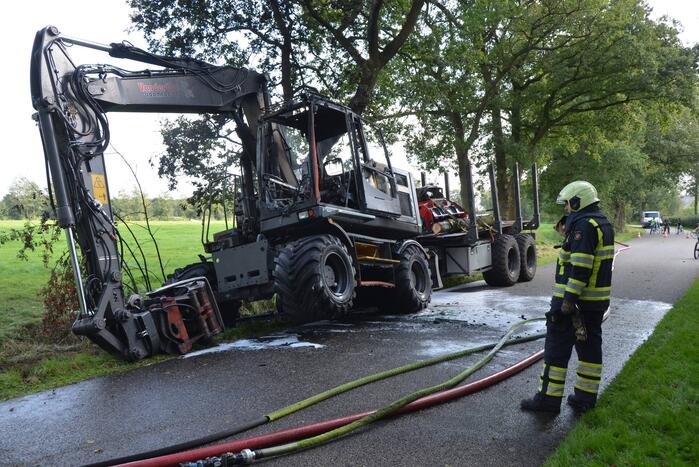 Graafmachine vliegt in brand