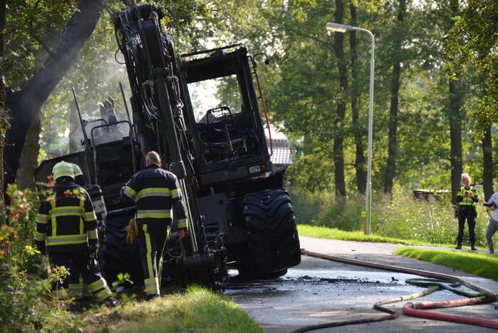 Graafmachine vliegt in brand