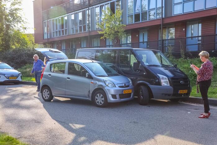 Bezorgauto Mr Sushi slaat over de kop na botsing