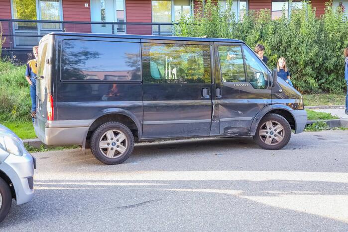 Bezorgauto Mr Sushi slaat over de kop na botsing